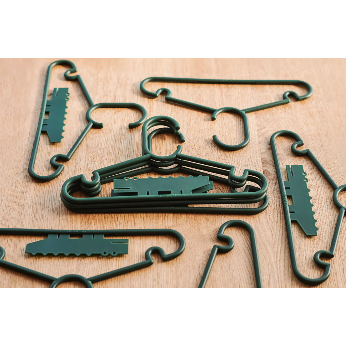 Falton Crocodile Hangers - Garden green - Image 4
