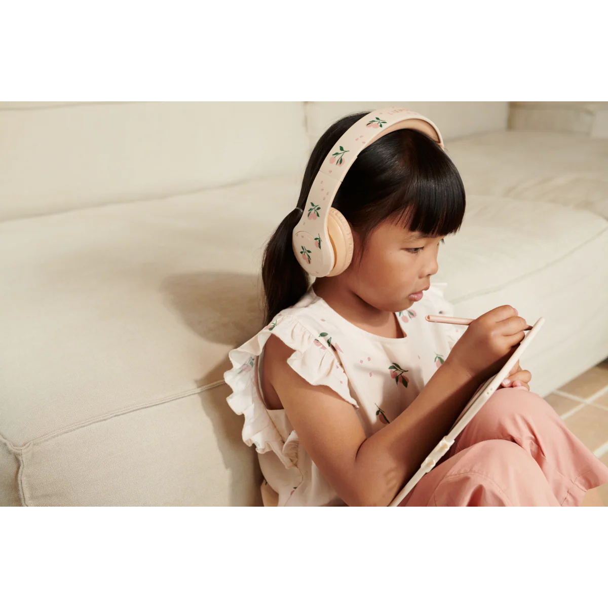 QUINN Wireless Headphones - Peach / Sea shell - Image 5